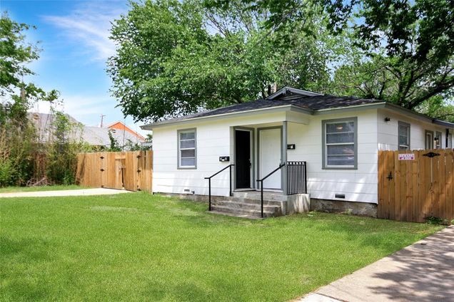3109 Hunter Street Unit B Fort Worth, TX Multifamily Active - Photo 1 of 9. Opens carousel modal