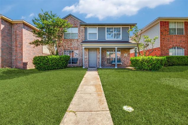 107 Hunter Drive Cedar Hill, TX House Active - Photo 1 of 12. Opens carousel modal