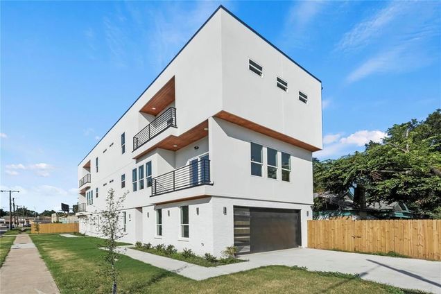 1404 Hamburg Dallas, TX Multifamily Active - Photo 1 of 30. Opens carousel modal