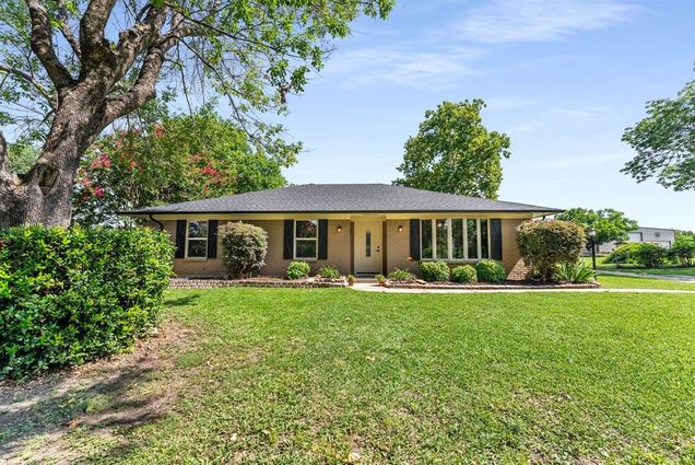 849 Twin Oaks Drive