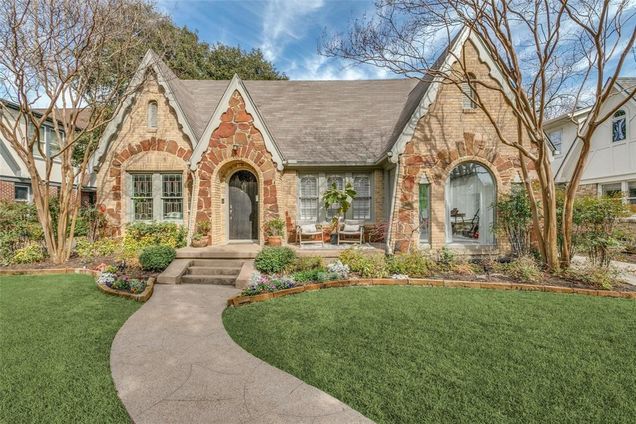 5527 Mercedes Avenue Dallas, TX House Active - Photo 1 of 25. Opens carousel modal