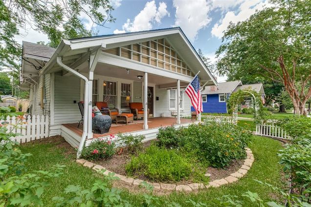 1406 W Louisiana Street McKinney, TX House Active - Photo 1 of 25. Opens carousel modal