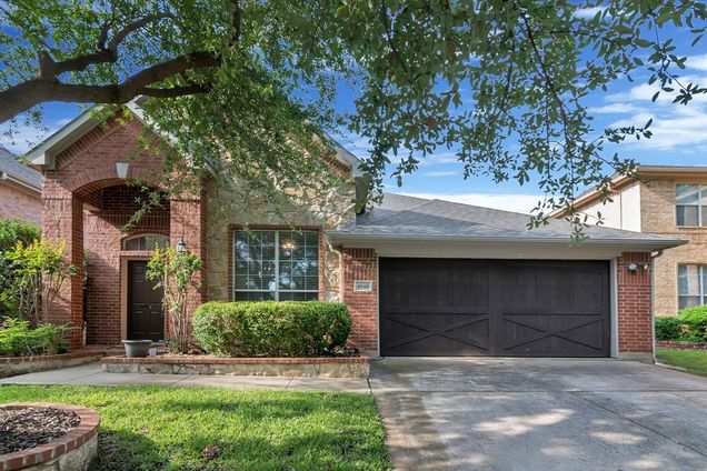 4948 Paddock Drive Fort Worth, TX House Active - Photo 1 of 34. Opens carousel modal