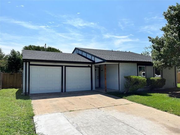 2517 Clearwood Drive Arlington, TX House Active - Photo 1 of 16. Opens carousel modal