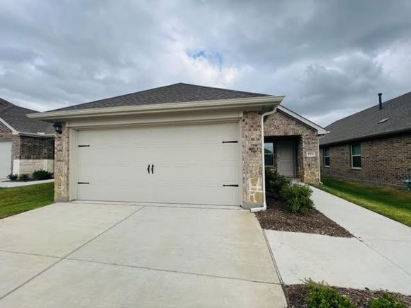 922 Ramble Road Lavon, TX House Active - Photo 1 of 15. Opens carousel modal