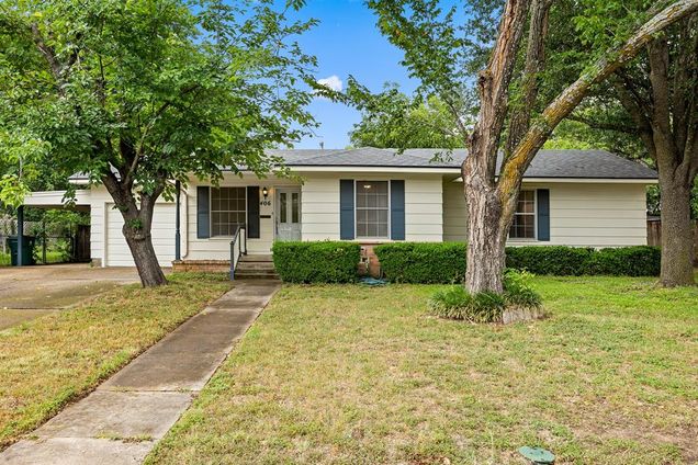 406 Pierce Street McGregor, TX House Active - Photo 1 of 40. Opens carousel modal