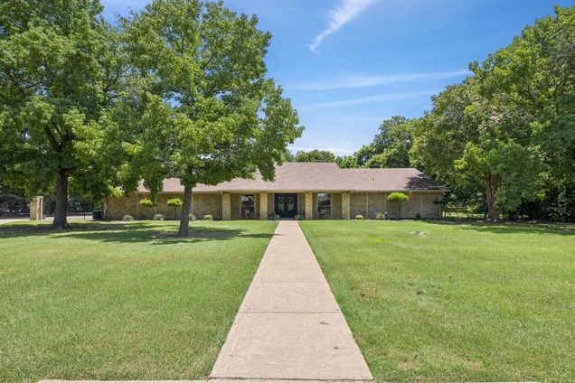 660 Sorita Circle Heath, TX House Active - Photo 1 of 38. Opens carousel modal