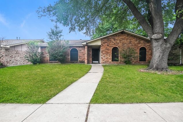 6333 Fallbrook Drive Garland, TX House Active - Photo 1 of 15. Opens carousel modal