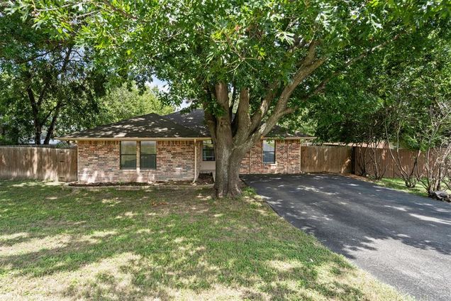 17 Coronado Trail Weatherford, TX House Active - Photo 1 of 24. Opens carousel modal