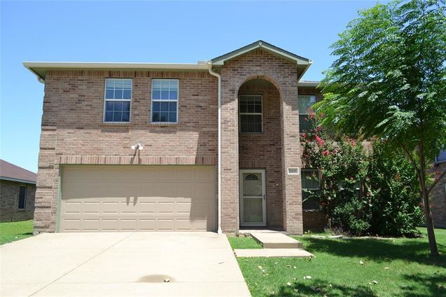 8105 York Beach Place Arlington, TX House Active - Photo 1 of 15. Opens carousel modal