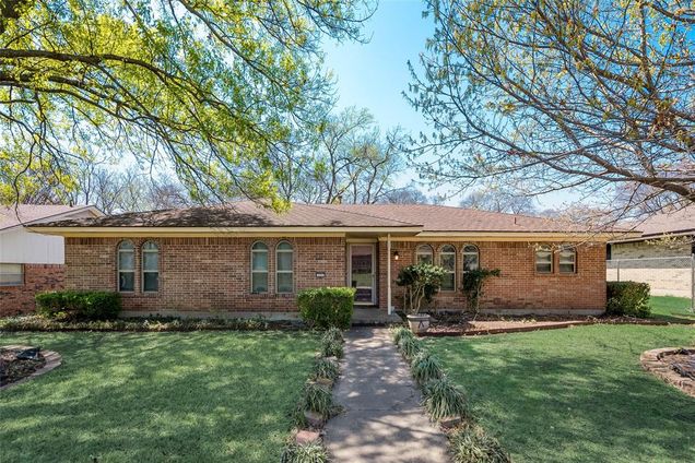 111 S Capri Drive Duncanville, TX House Active - Photo 1 of 16. Opens carousel modal