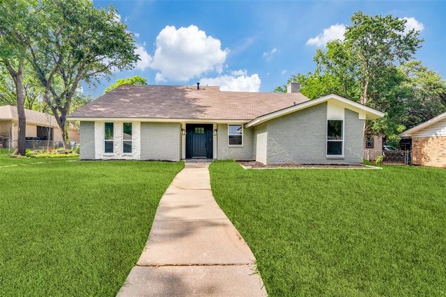 2223 Foxcroft Circle