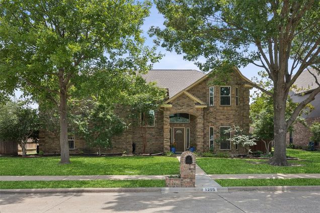 1205 Lakewood Drive