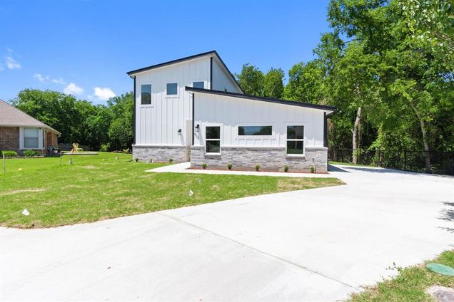 403 Tealridge Court DeSoto, TX House Active - Photo 1 of 35. Opens carousel modal