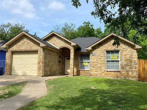 2511 Fernwood Avenue Dallas, TX House Active - Photo 1 of 27. Opens carousel modal