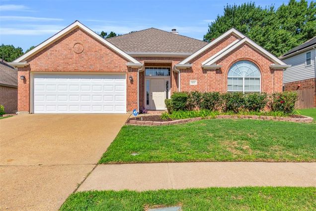 6113 Silverleaf Lane Garland, TX House Active - Photo 1 of 32. Opens carousel modal