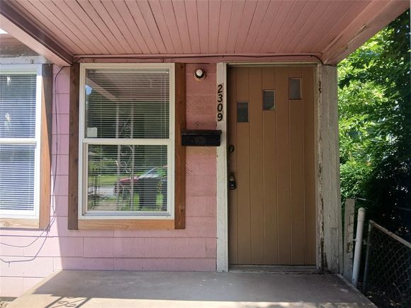 2311 Idaho Avenue Unit 2309 Dallas, TX Multifamily Active - Photo 1 of 9. Opens carousel modal