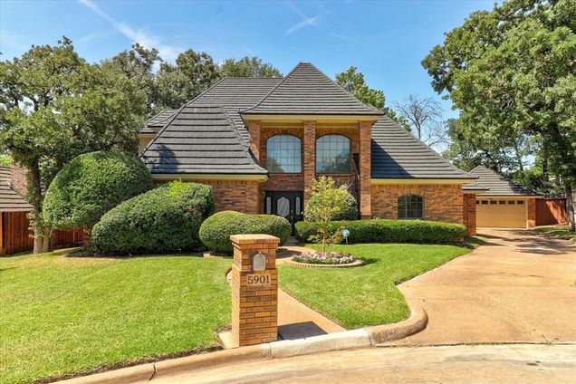 5901 Derek Street Arlington, TX House Active - Photo 1 of 31. Opens carousel modal