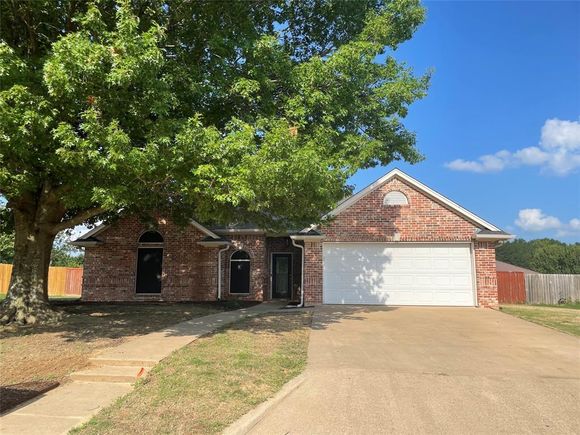 125 SE 48th Paris, TX House Active - Photo 1 of 20. Opens carousel modal