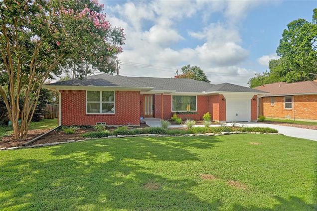 418 Frances Way Richardson, TX House Active - Photo 1 of 20. Opens carousel modal