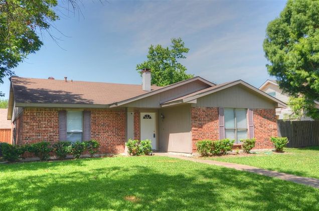 5725 Drexel Drive Garland, TX House Active - Photo 1 of 10. Opens carousel modal