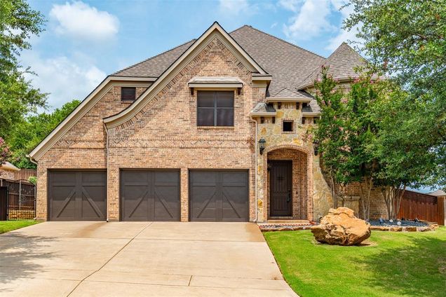 2125 Louis Trail Weatherford, TX House Active - Photo 1 of 39. Opens carousel modal