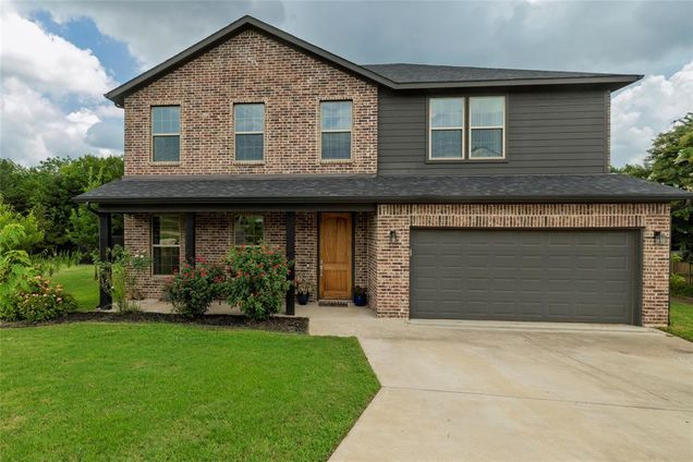 1831 Fairway Drive Sherman, TX House Active - Photo 1 of 29. Opens carousel modal
