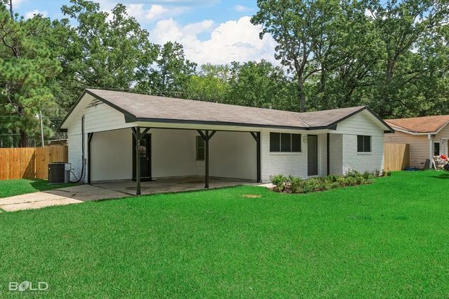 488 Dixon Street Shreveport, LA House Active - Photo 1 of 33. Opens carousel modal