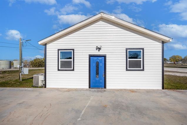 147 Western Lake Drive