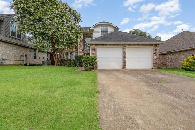 2224 Ellis Drive