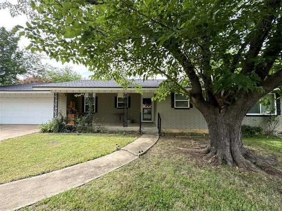 1085 W Park Street Stephenville, TX House Active - Photo 1 of 26. Opens carousel modal