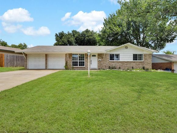 540 NW Mound Street Burleson, TX House Active - Photo 1 of 40. Opens carousel modal