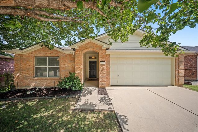 1813 Little Deer Lane Fort Worth, TX House Active - Photo 1 of 31. Opens carousel modal