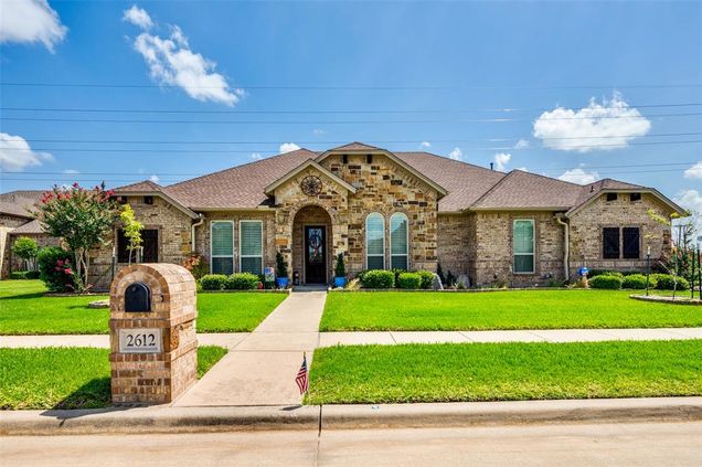 2612 Melbourne Court Pantego, TX House Active - Photo 1 of 33. Opens carousel modal