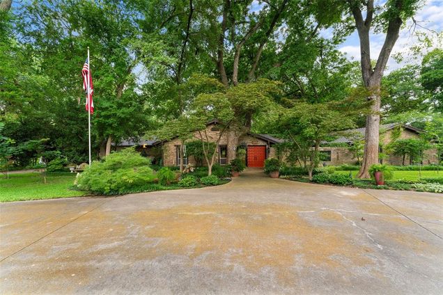 1110 Green Valley