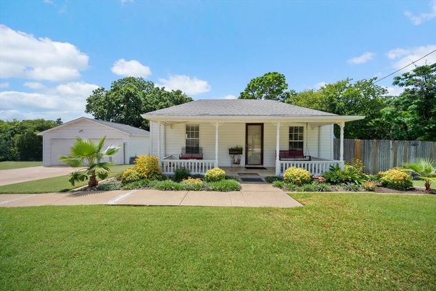 5912 Forest Hill Drive