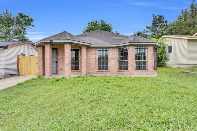 2520 Fatima Avenue Dallas, TX House Active - Photo 1 of 24. Opens carousel modal