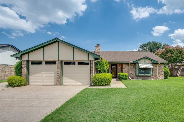 305 Stratford Dr Hurst, TX House Active - Photo 1 of 25. Opens carousel modal