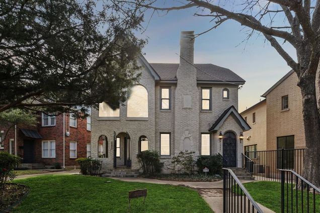 3902 Hawthorne Avenue Dallas, TX Multifamily Active - Photo 1 of 17. Opens carousel modal