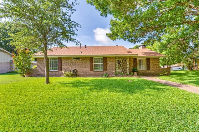 330 Shockley Avenue DeSoto, TX House Active - Photo 1 of 26. Opens carousel modal