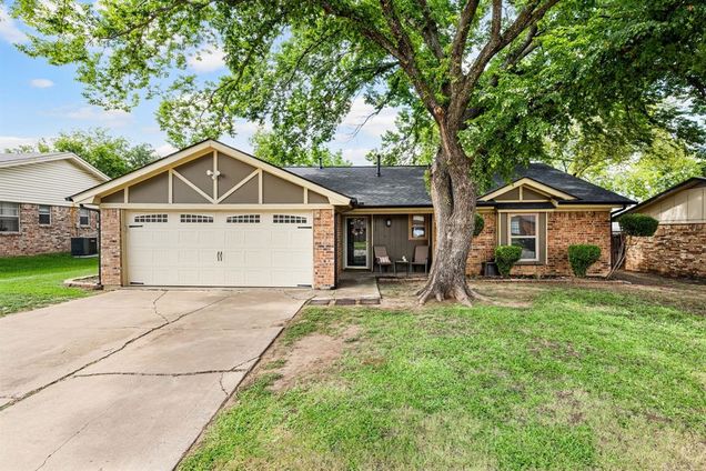 417 E Vine Street Keller, TX House Active - Photo 1 of 40. Opens carousel modal
