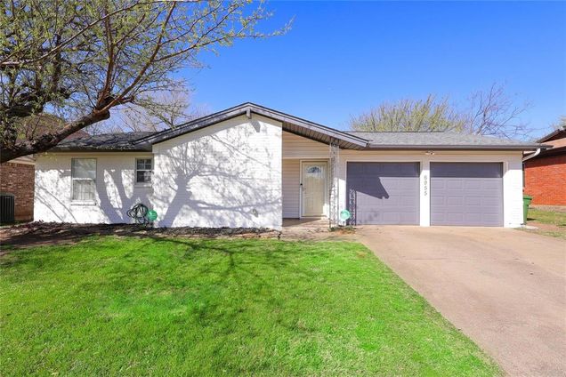 6955 Crabtree North Richland Hills, TX House Active - Photo 1 of 13. Opens carousel modal