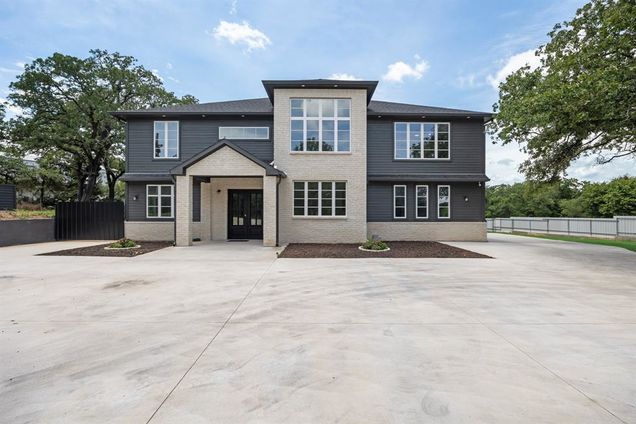 1016 Silver Creek Azle Road