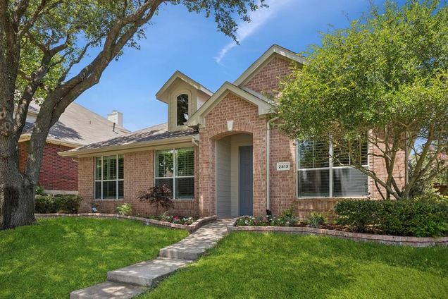 2413 Greenfield Circle