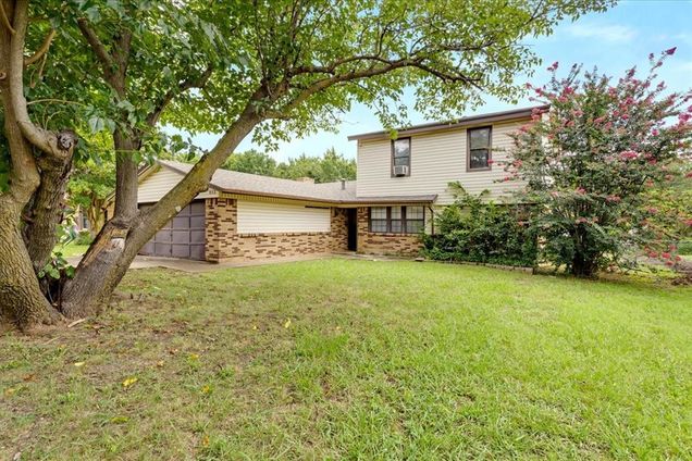 813 S Valentine Drive