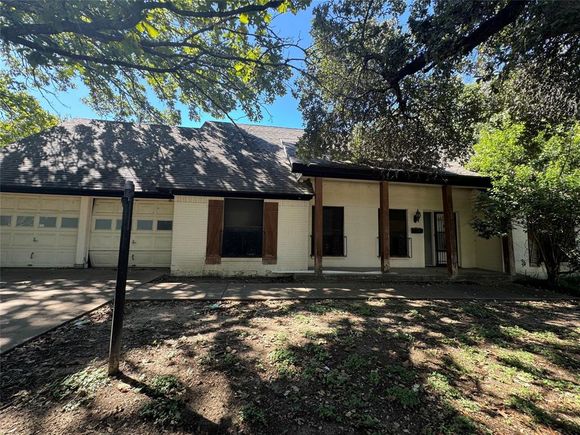 5520 Woodway Drive