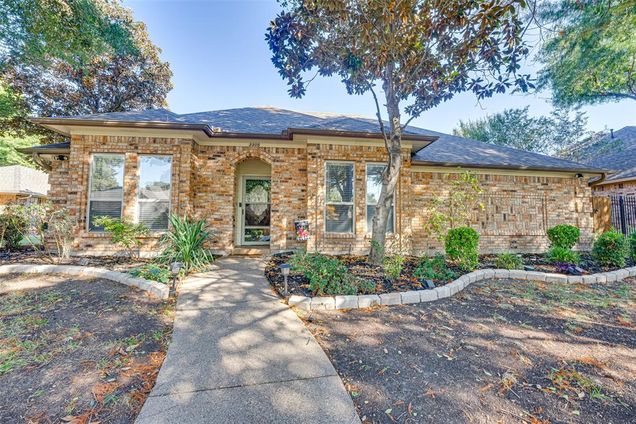 3305 Oak Trail Drive Rowlett, TX House Active - Photo 1 of 30. Opens carousel modal