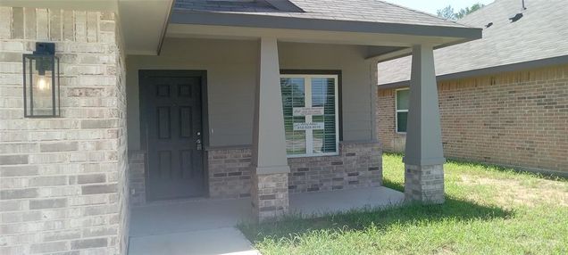 1019 Hooks Avenue Lacy Lakeview, TX House Active - Photo 1 of 11. Opens carousel modal