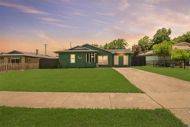 2204 Anita Drive