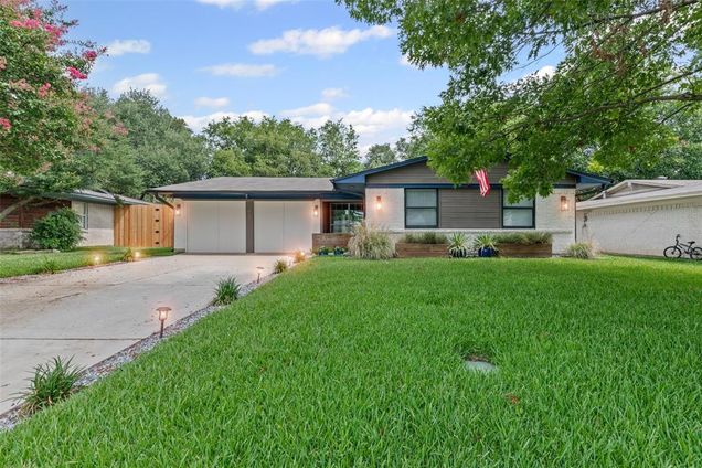 812 Warren Way